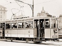 Tramvaj (ZET) M-22, Motorna kola proizvedena u ZET-u, a projektirao ih je dipl. ing. Dragutin Mandl. Imala su drveni kostur i prometovala od 1920. godine
